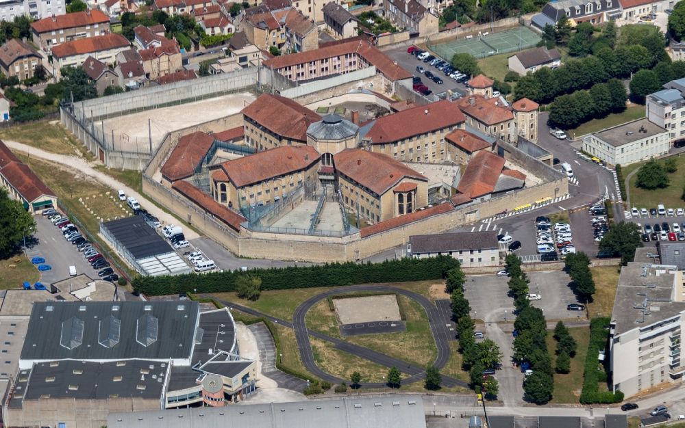 Luftaufnahme Dijon - Gebäude der Haftanstalt in Dijon in Bourgogne Franche-Comte, Frankreich