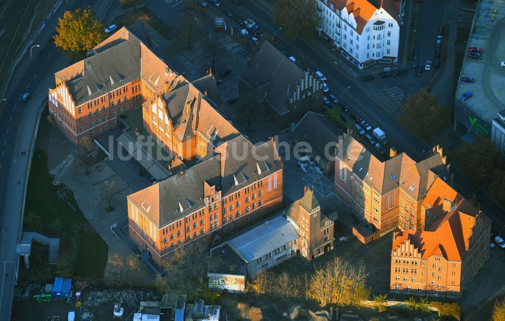 Luftbild Berlin - Gebäude der Jugendherberge DJH Jugendherberge Berlin Ostkreuz in Berlin