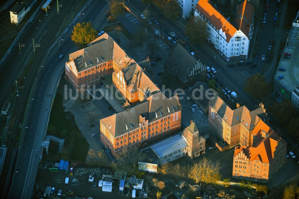 Luftaufnahme Berlin - Gebäude der Jugendherberge DJH Jugendherberge Berlin Ostkreuz in Berlin