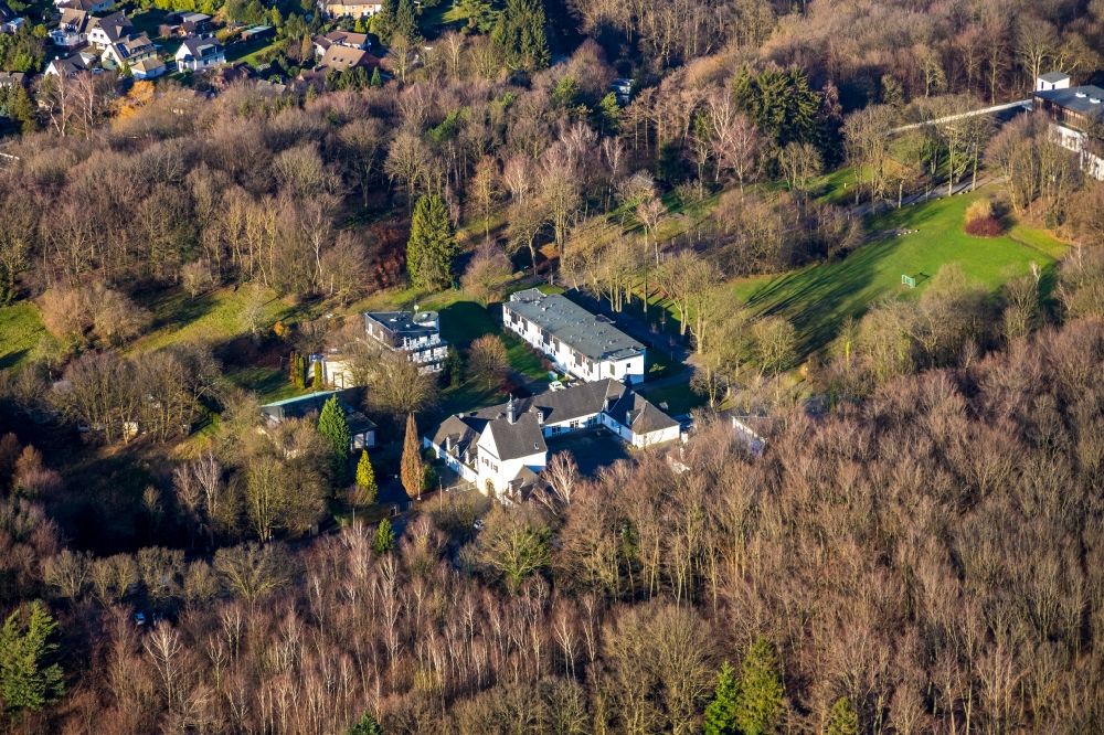 Luftaufnahme Kettwig - Gebäude der Jugendherberge Jugendbildungsstätte St. Altfrid in Kettwig im Bundesland Nordrhein-Westfalen, Deutschland