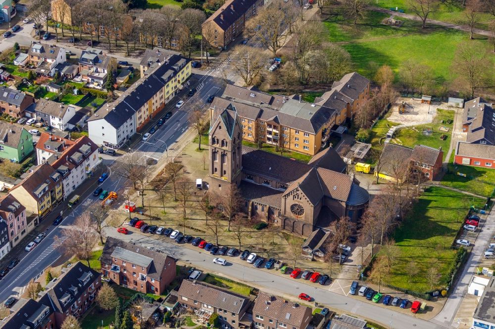 Oberhausen aus der Vogelperspektive: Gebäude der Kirche St. Josef Heide in Oberhausen im Bundesland Nordrhein-Westfalen, Deutschland