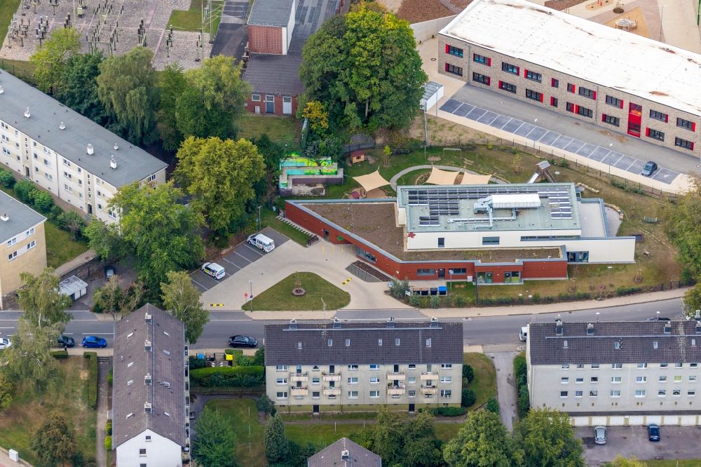 Luftaufnahme Velbert - Gebäude der KITA Kindertagesstätte - Kindergarten an der Kastanienallee in Velbert im Bundesland Nordrhein-Westfalen, Deutschland