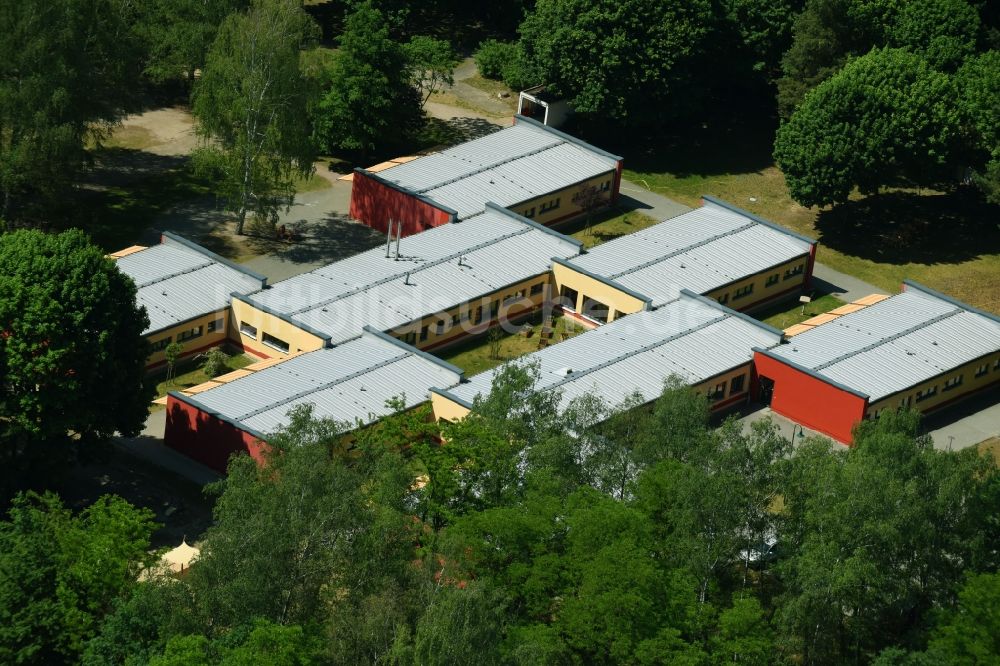 Damsdorf aus der Vogelperspektive: Gebäude der KITA Kindertagesstätte - Kindergarten Kinderland in Damsdorf im Bundesland Brandenburg, Deutschland