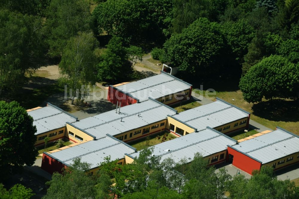 Luftbild Damsdorf - Gebäude der KITA Kindertagesstätte - Kindergarten Kinderland in Damsdorf im Bundesland Brandenburg, Deutschland