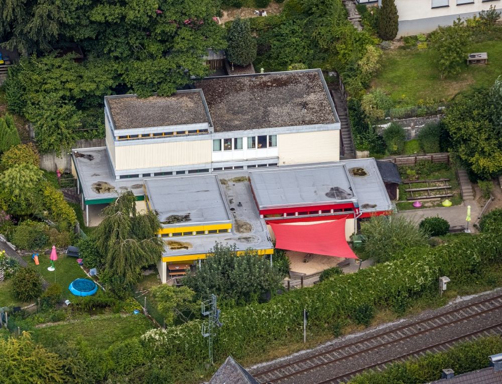 Meschede aus der Vogelperspektive: Gebäude der KITA Kindertagesstätte - Kindergarten Mikado in Meschede im Bundesland Nordrhein-Westfalen, Deutschland