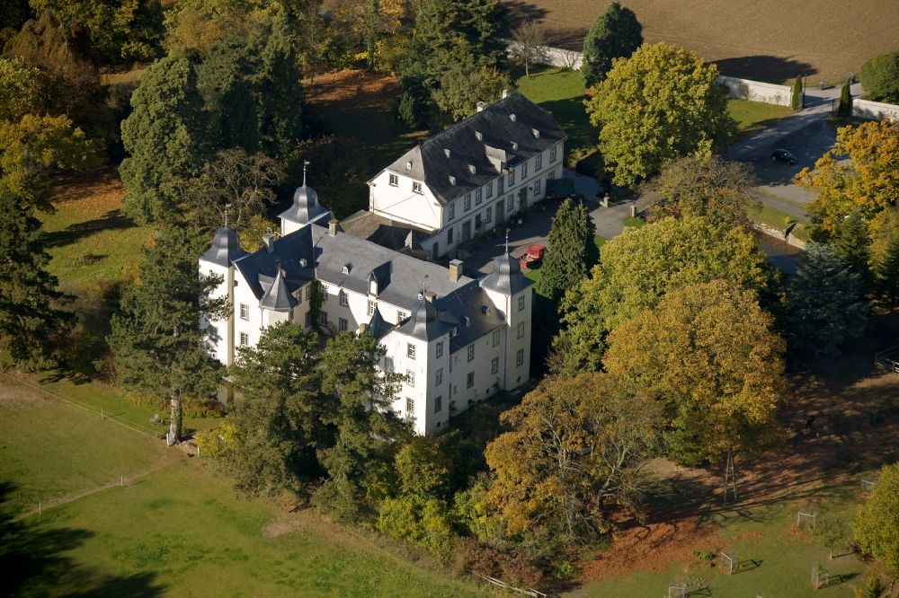 Anröchte - Mellrich von oben - Gebäude Komplex des Schloss Eggeringhausen in Anröchte - Mellrich in Nordrhein-Westfalen