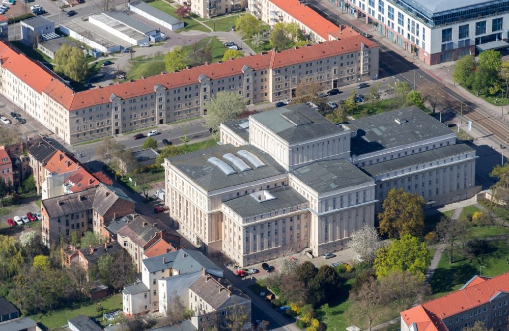 Luftaufnahme Dessau - Gebäude des Konzerthauses und Theater- Schauspielhauses in Dessau im Bundesland Sachsen-Anhalt, Deutschland
