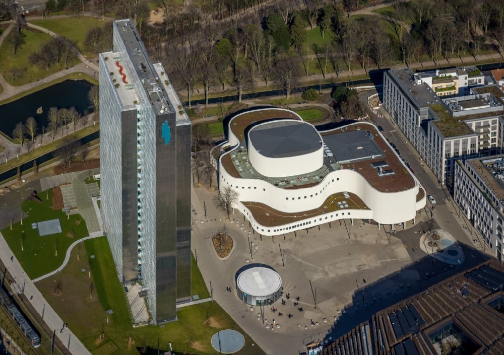 Luftaufnahme Düsseldorf - Gebäude des Konzerthauses und Theater- Schauspielhauses und das Dreischeibenhaus in Düsseldorf im Bundesland Nordrhein-Westfalen, Deutschland