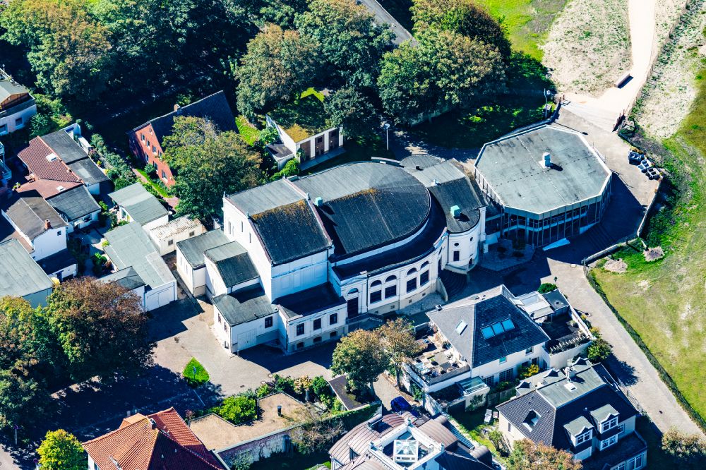 Luftbild Norderney - Gebäude des Konzerthauses und Theater- Schauspielhauses auf der Insel Norderney im Bundesland Niedersachsen, Deutschland