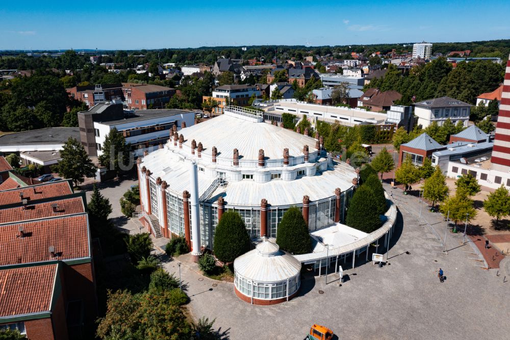 Luftbild Itzehoe - Gebäude des Konzerthauses und Theater- Schauspielhauses in Itzehoe im Bundesland Schleswig-Holstein