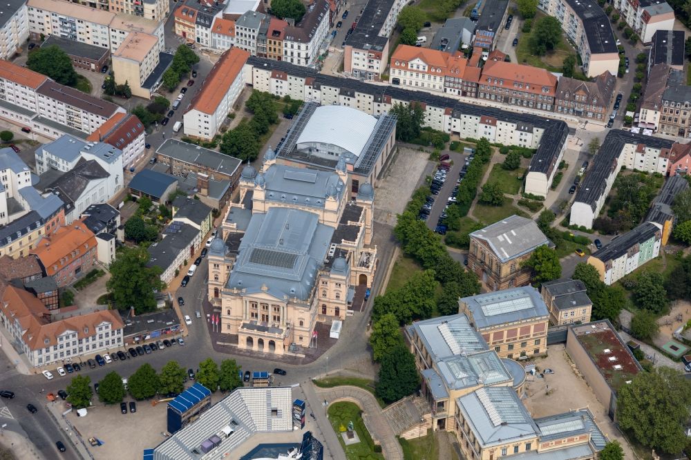 Schwerin aus der Vogelperspektive: Gebäude des Konzerthauses und Theater- Schauspielhauses in Schwerin im Bundesland Mecklenburg-Vorpommern, Deutschland