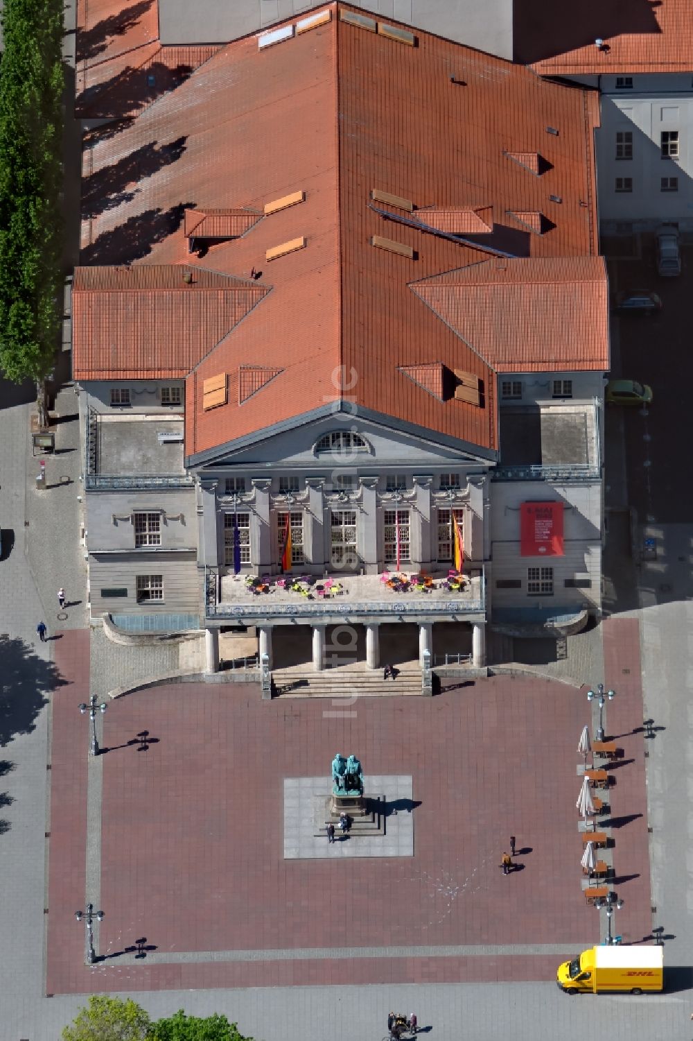 Luftaufnahme Weimar - Gebäude des Konzerthauses und Theater- Schauspielhauses in Weimar im Bundesland Thüringen, Deutschland