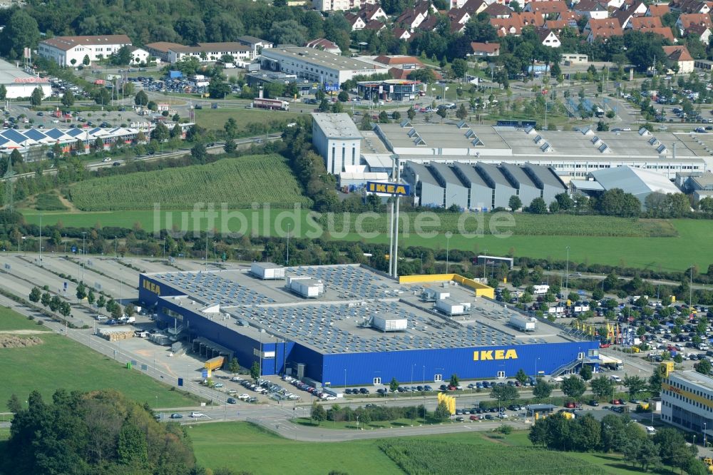 Gersthofen aus der Vogelperspektive: Gebäude des Möbelmarkt der IKEA Einrichtungshaus Augsburg in Gersthofen im Bundesland Bayern
