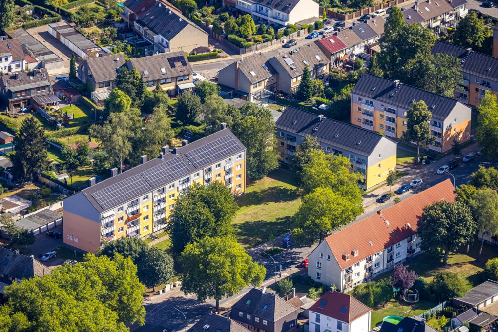Gelsenkirchen von oben - Gebäude eines Mehrfamilien- Wohnhauses an der Bergmannstraße in Gelsenkirchen im Bundesland Nordrhein-Westfalen, Deutschland