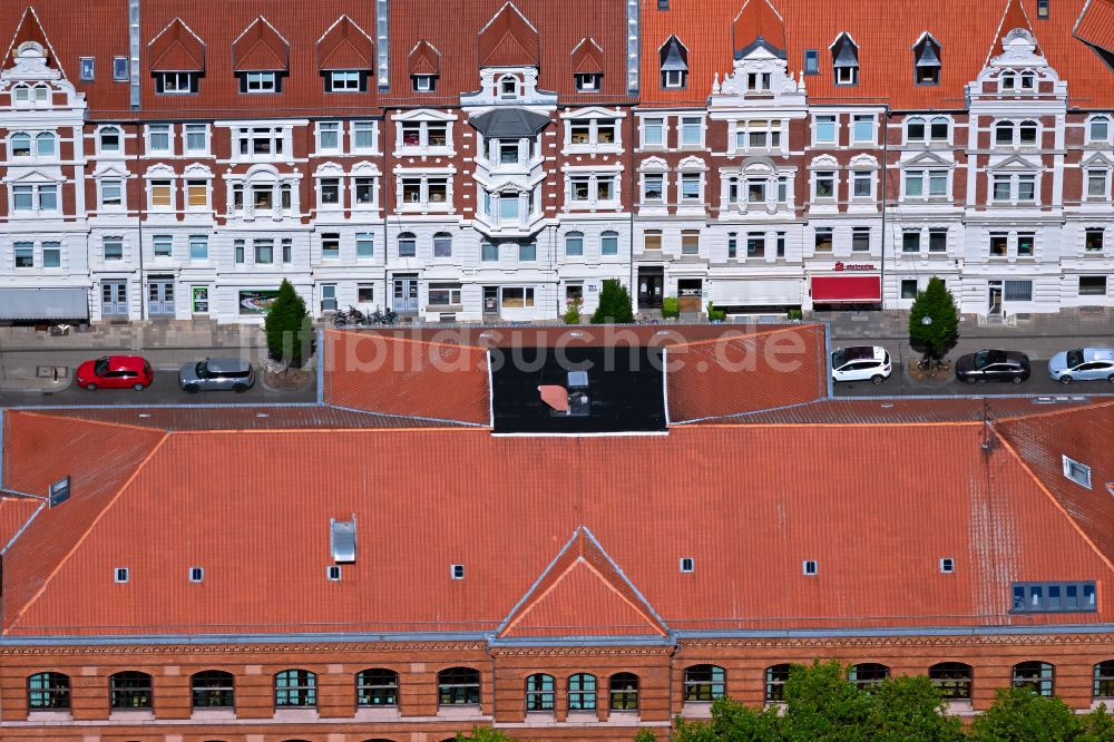 Braunschweig aus der Vogelperspektive: Gebäude eines Mehrfamilien- Wohnhauses in Braunschweig im Bundesland Niedersachsen, Deutschland