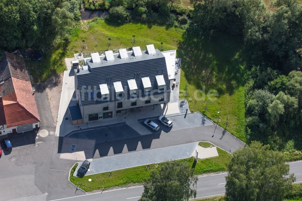 Luftbild Obergeis - Gebäude eines Mehrfamilien- Wohnhauses an der Kreuzeichenstraße in Obergeis im Bundesland Hessen, Deutschland