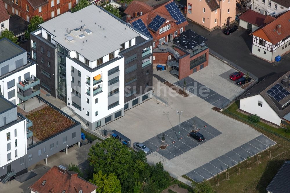Bebra aus der Vogelperspektive: Gebäude eines Mehrfamilien- Wohnhauses an der Nürnberger Straße in Bebra im Bundesland Hessen, Deutschland