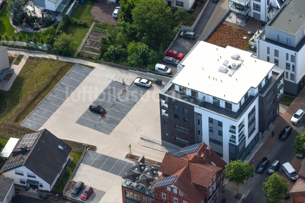 Bebra von oben - Gebäude eines Mehrfamilien- Wohnhauses an der Nürnberger Straße in Bebra im Bundesland Hessen, Deutschland