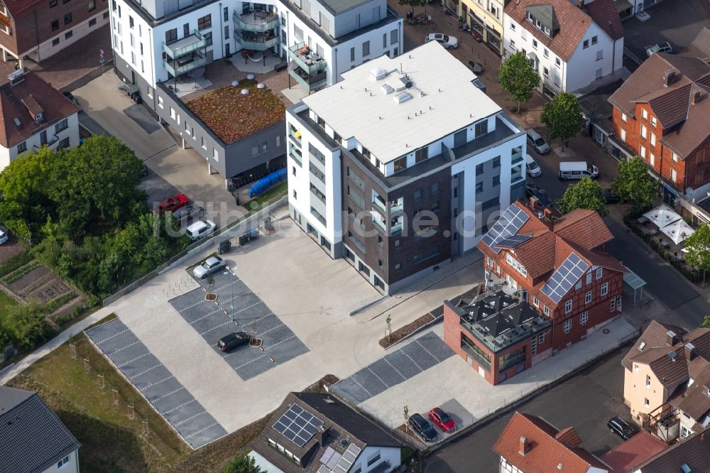 Bebra aus der Vogelperspektive: Gebäude eines Mehrfamilien- Wohnhauses an der Nürnberger Straße in Bebra im Bundesland Hessen, Deutschland