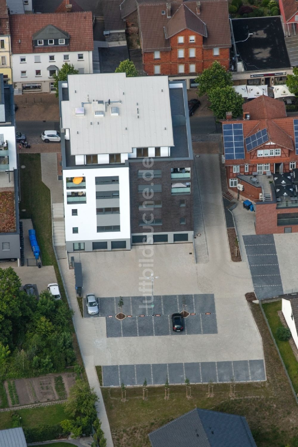 Luftbild Bebra - Gebäude eines Mehrfamilien- Wohnhauses an der Nürnberger Straße in Bebra im Bundesland Hessen, Deutschland