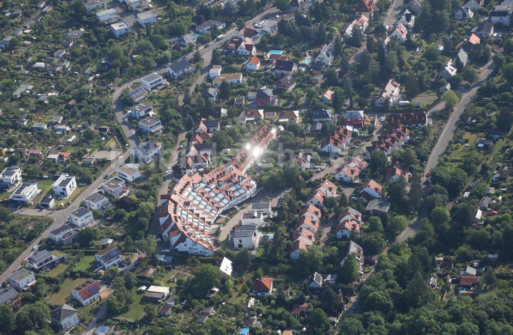 Luftbild Erfurt - Gebäude eines Mehrfamilien- Wohnhauses am Sonnenweg in Erfurt im Bundesland Thüringen, Deutschland