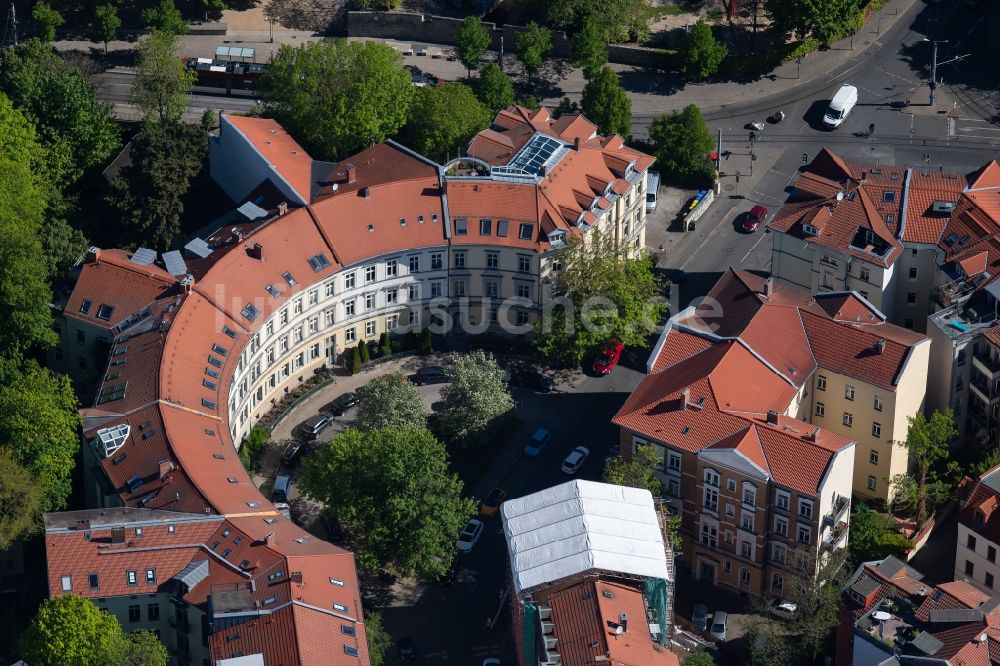 Erfurt von oben - Gebäude eines Mehrfamilien- Wohnhauses an der Wilhelm-Külz-Straße in Erfurt im Bundesland Thüringen, Deutschland