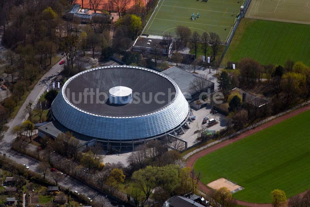 Luftaufnahme München - Gebäude der Mehrzweckhalle Audi Dome an der Siegenburger Straße in München im Bundesland Bayern, Deutschland