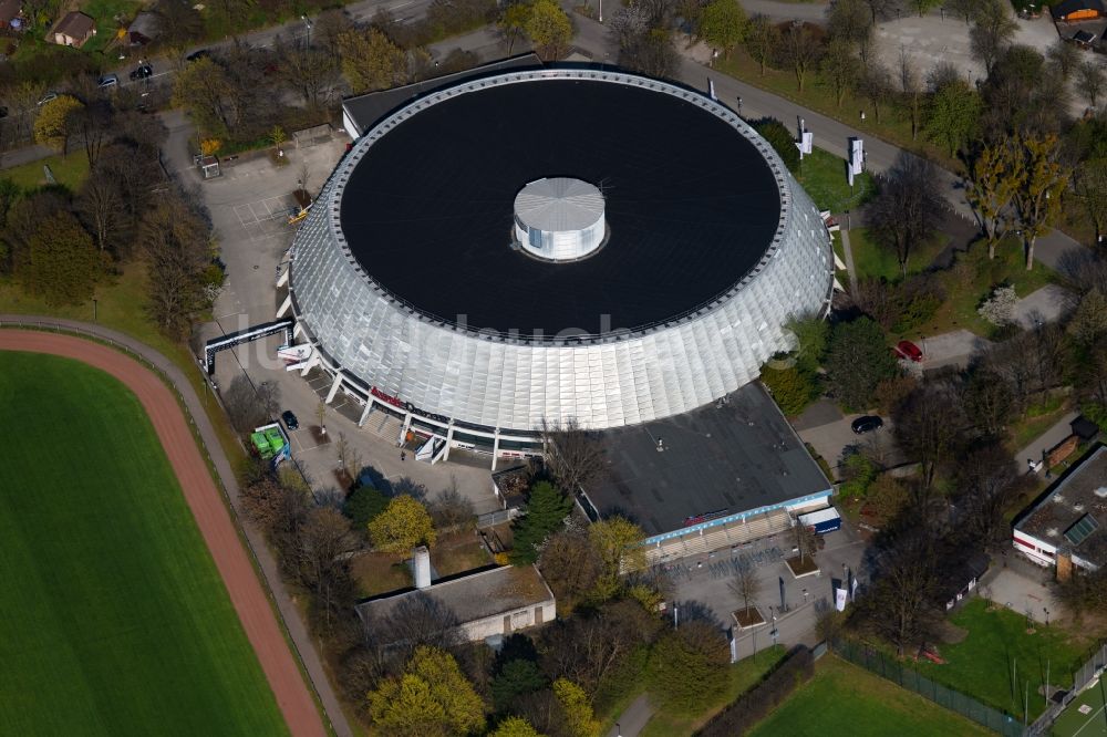 München von oben - Gebäude der Mehrzweckhalle Audi Dome an der Siegenburger Straße in München im Bundesland Bayern, Deutschland