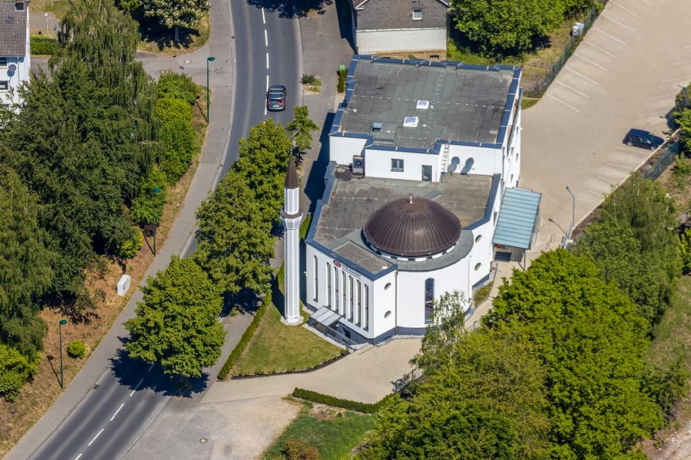Luftaufnahme Attendorn - Gebäude der Moschee des DITIB Attendorn Moschee & Kulturzentrum e.V. in Attendorn im Bundesland Nordrhein-Westfalen, Deutschland