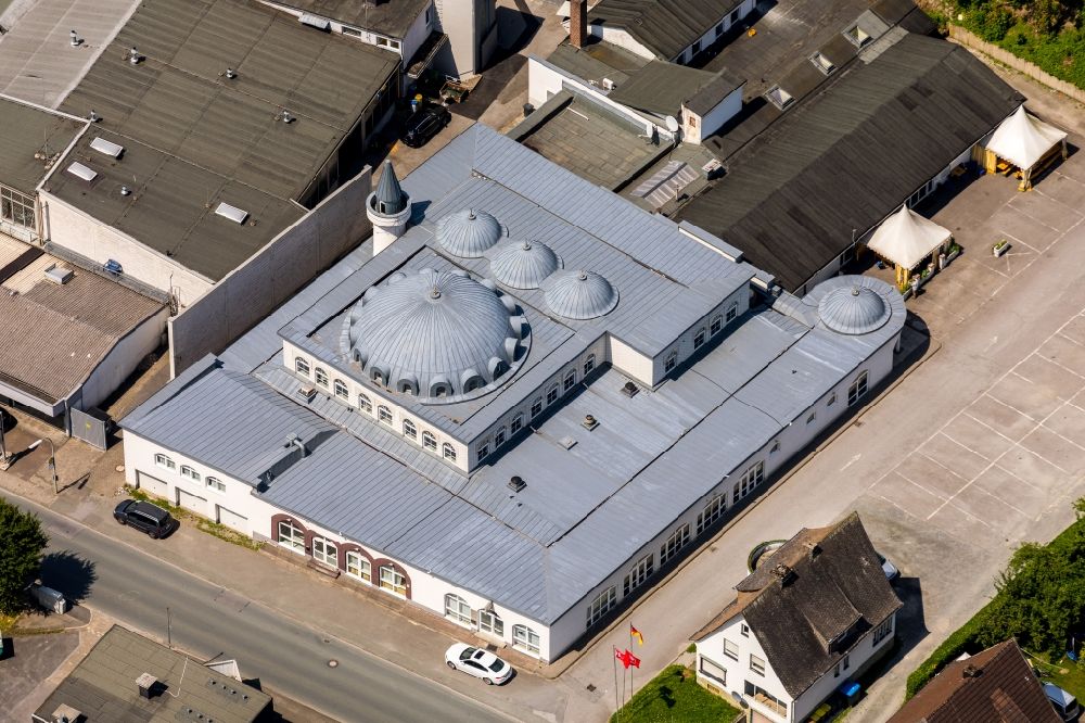 Meschede von oben - Gebäude der Moschee Fatih Camii Moschee an der Jahnstraße in Meschede im Bundesland Nordrhein-Westfalen, Deutschland