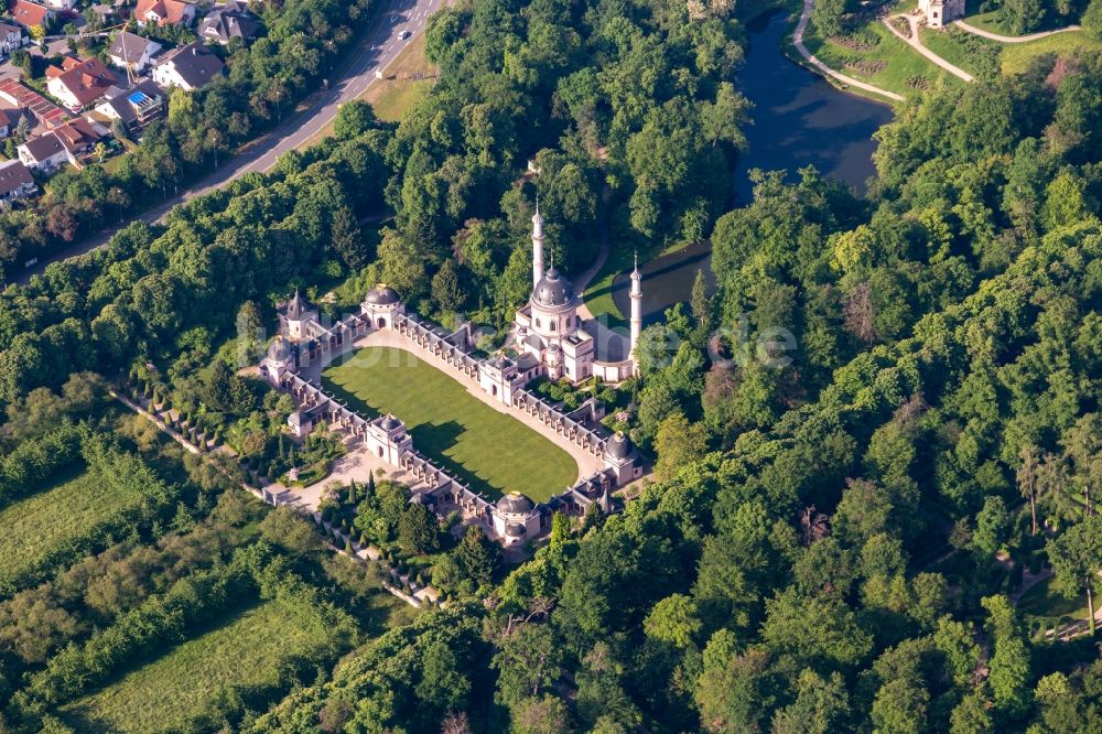 Luftaufnahme Schwetzingen - Gebäude der Moschee im Schlossgarten von Schwetzingen im Bundesland Baden-Württemberg, Deutschland
