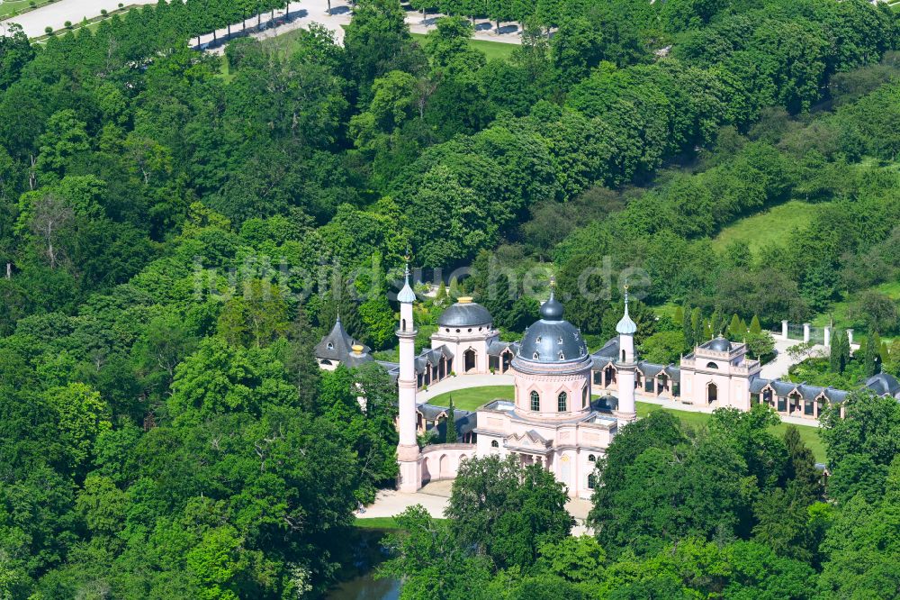 Luftaufnahme Schwetzingen - Gebäude der Moschee im Schlossgarten von Schwetzingen im Bundesland Baden-Württemberg, Deutschland