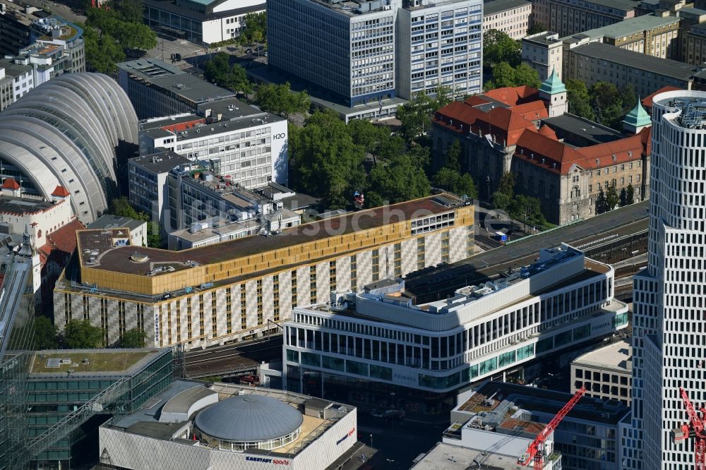 Berlin aus der Vogelperspektive: Gebäude des Motel One Berlin Ku'Damm an der Kantstraße in Berlin Charlottenburg