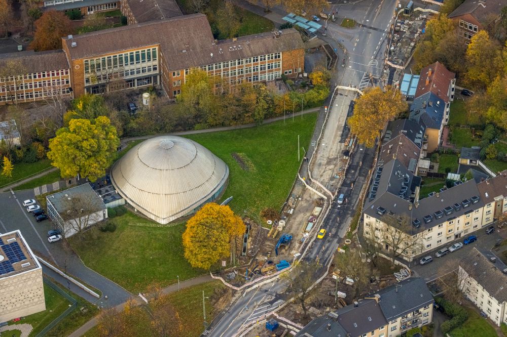 Bochum von oben - Gebäude und Observatorium des Planetarium zwischen der Hildegardis-Schule und einer Synagoge in Bochum im Bundesland Nordrhein-Westfalen, Deutschland
