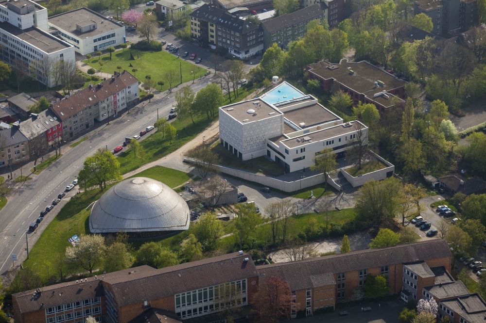 Bochum aus der Vogelperspektive: Gebäude und Observatorium des Zeiss- Planetarium in Bochum im Bundesland Nordrhein-Westfalen