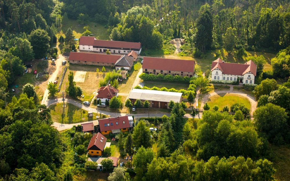 Luftaufnahme Neu-Drosedow - Gebäude und Parkanlagen des Gutshauses Gut Drosedow in Neu-Drosedow im Bundesland Mecklenburg-Vorpommern