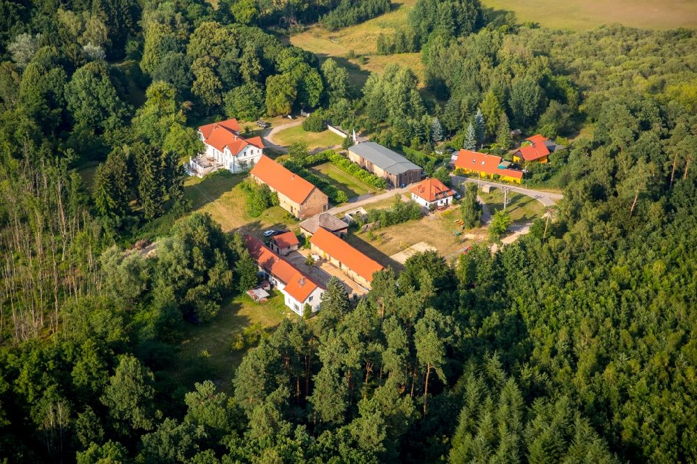 Neu-Drosedow von oben - Gebäude und Parkanlagen des Gutshauses Gut Drosedow in Neu-Drosedow im Bundesland Mecklenburg-Vorpommern