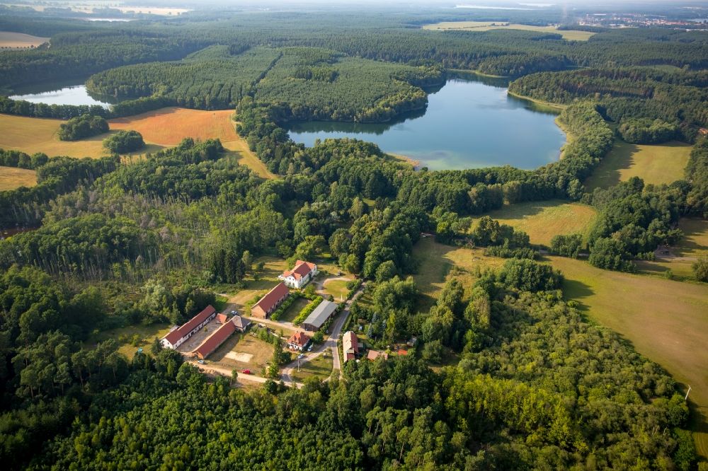 Luftbild Neu-Drosedow - Gebäude und Parkanlagen des Gutshauses Gut Drosedow in Neu-Drosedow im Bundesland Mecklenburg-Vorpommern