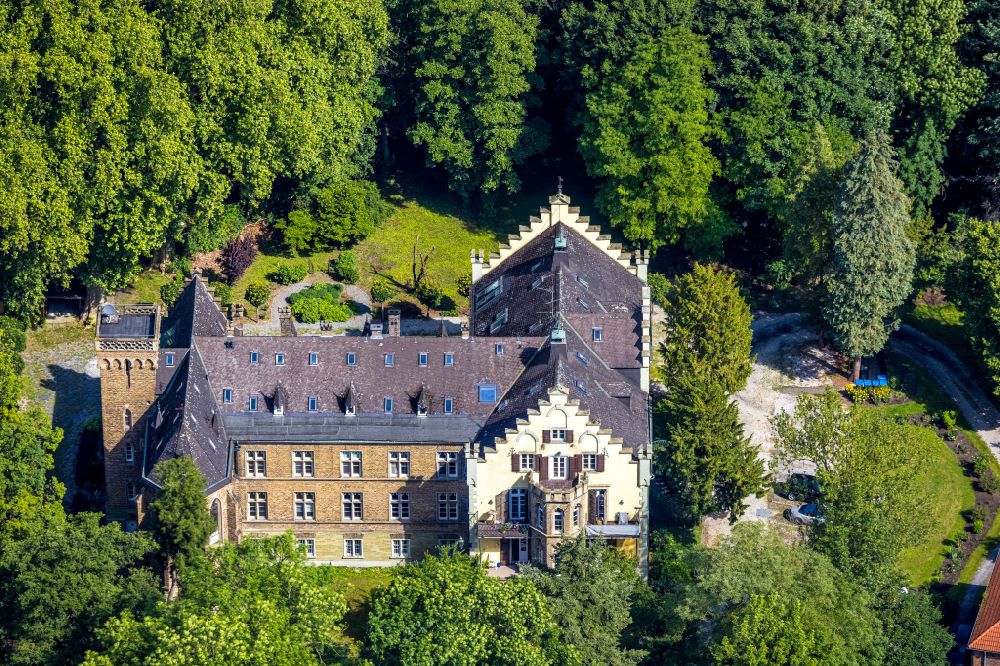 Luftaufnahme Werl - Gebäude und Parkanlagen des Gutshauses Haus Lohe in Werl im Bundesland Nordrhein-Westfalen, Deutschland