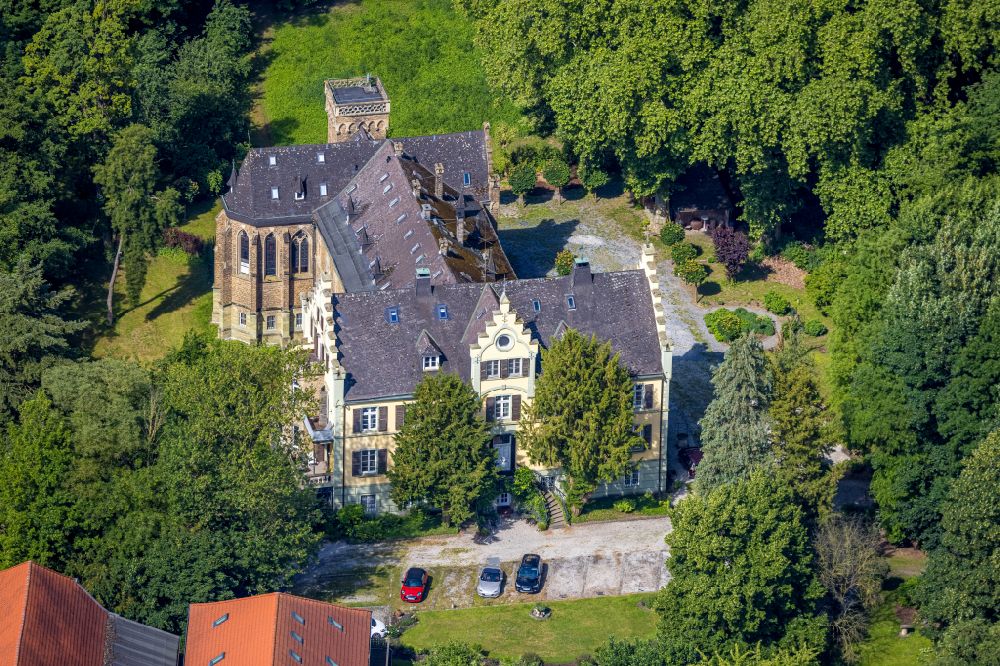 Werl von oben - Gebäude und Parkanlagen des Gutshauses Haus Lohe in Werl im Bundesland Nordrhein-Westfalen, Deutschland