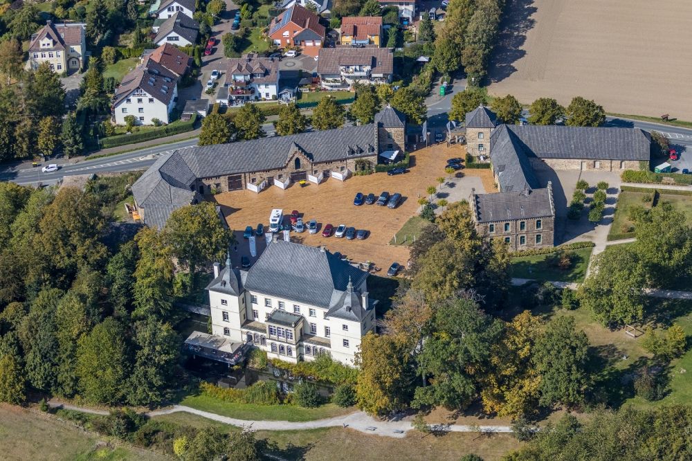 Holzwickede von oben - Gebäude und Parkanlagen des Gutshauses Haus Opherdicke in Holzwickede im Bundesland Nordrhein-Westfalen, Deutschland