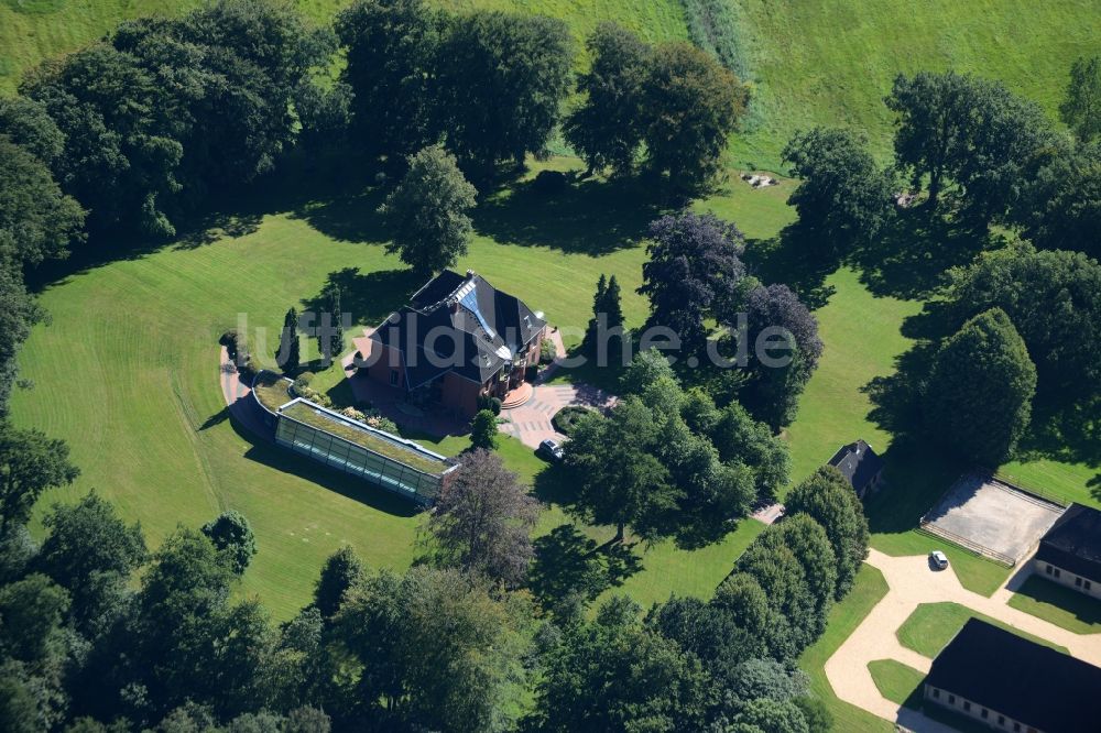 Luftbild Fleckeby - Gebäude und Parkanlagen des Gutshauses und Herrenhauses in Fleckeby im Bundesland Schleswig-Holstein