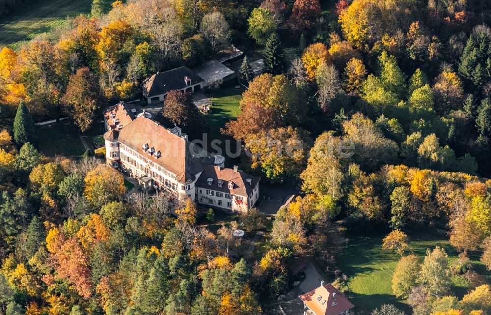 Dietingen aus der Vogelperspektive: Gebäude und Parkanlagen des Gutshauses Schloss Hofgut Hohenstein in Dietingen im Bundesland Baden-Württemberg, Deutschland