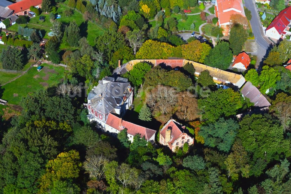 Trebitz von oben - Gebäude und Parkanlagen des Gutshauses in Trebitz im Bundesland Sachsen-Anhalt, Deutschland