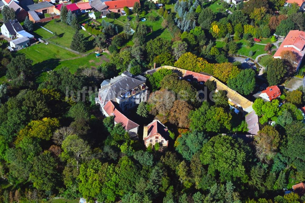 Trebitz aus der Vogelperspektive: Gebäude und Parkanlagen des Gutshauses in Trebitz im Bundesland Sachsen-Anhalt, Deutschland