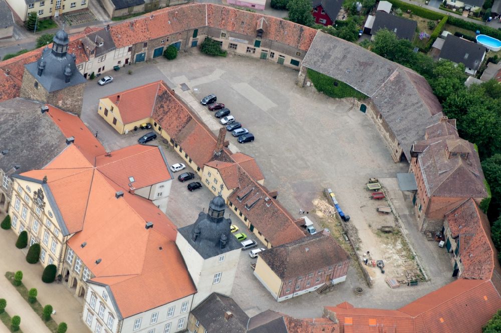 Luftbild Haldensleben - Gebäude und Parkanlagen des Schloß Hundisburg in Haldensleben im Bundesland Sachsen-Anhalt