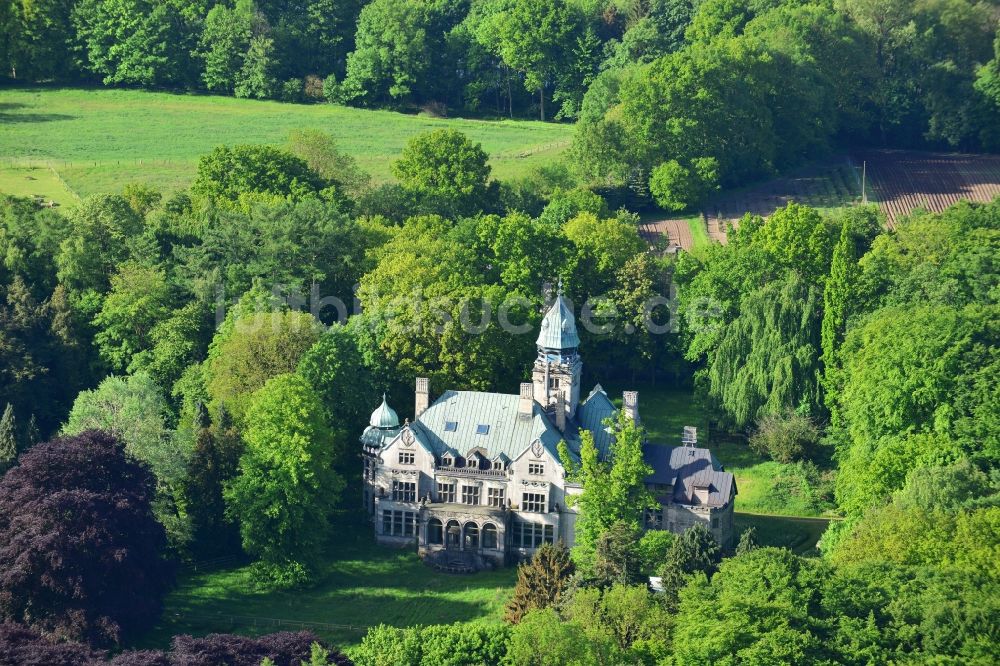 Luftaufnahme Grabau - Gebäude und Parkanlagen des schloßartigen Herrenhaus- Villa Grabau in Grabau im Bundesland Schleswig-Holstein