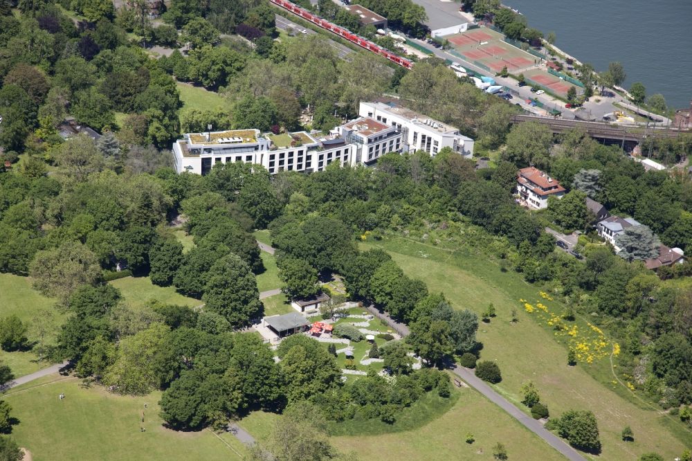 Luftaufnahme Mainz - Gebäude des Parkhotel Favorite in Mainz im Bundesland Rheinland-Pfalz, Deutschland