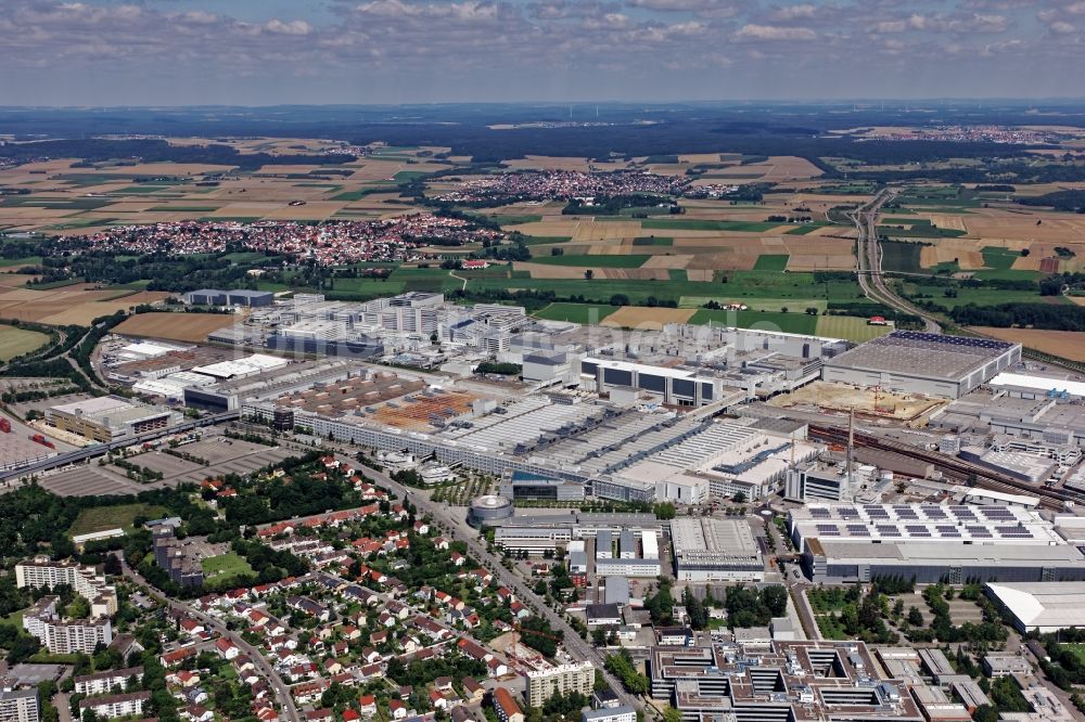 Ingolstadt aus der Vogelperspektive: Gebäude und Produktionshallen auf dem Werksgelände des Automobilherstellers Audi in Ingolstadt im Bundesland Bayern
