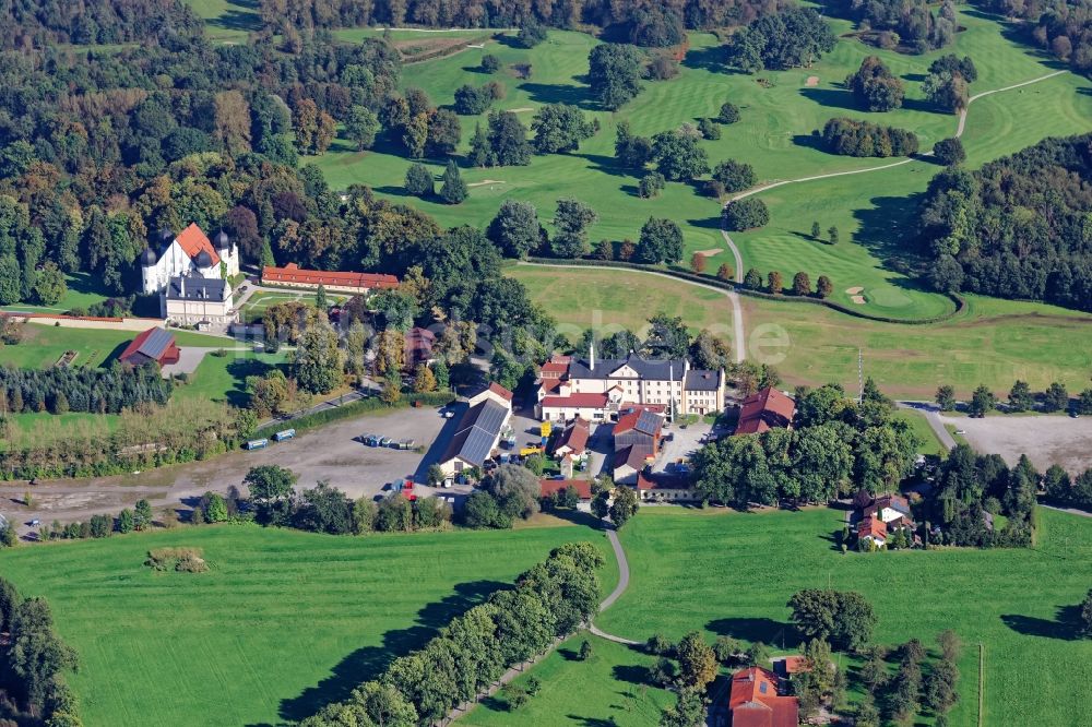 Luftaufnahme Tuntenhausen - Gebäude und Produktionshallen auf dem Werksgelände der Schlossbrauerei Maxlrain bei Tuntenhausen im Landkreis Rosenheim im Bundesland Bayern